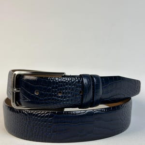 Ceintures en cuir de crocodile haut de gamme. Couleurs rouge, bordeaux, olive, bleu, marron, noir, bleu marine, vert et beige. Cadeaux uniques pour elle. Navy