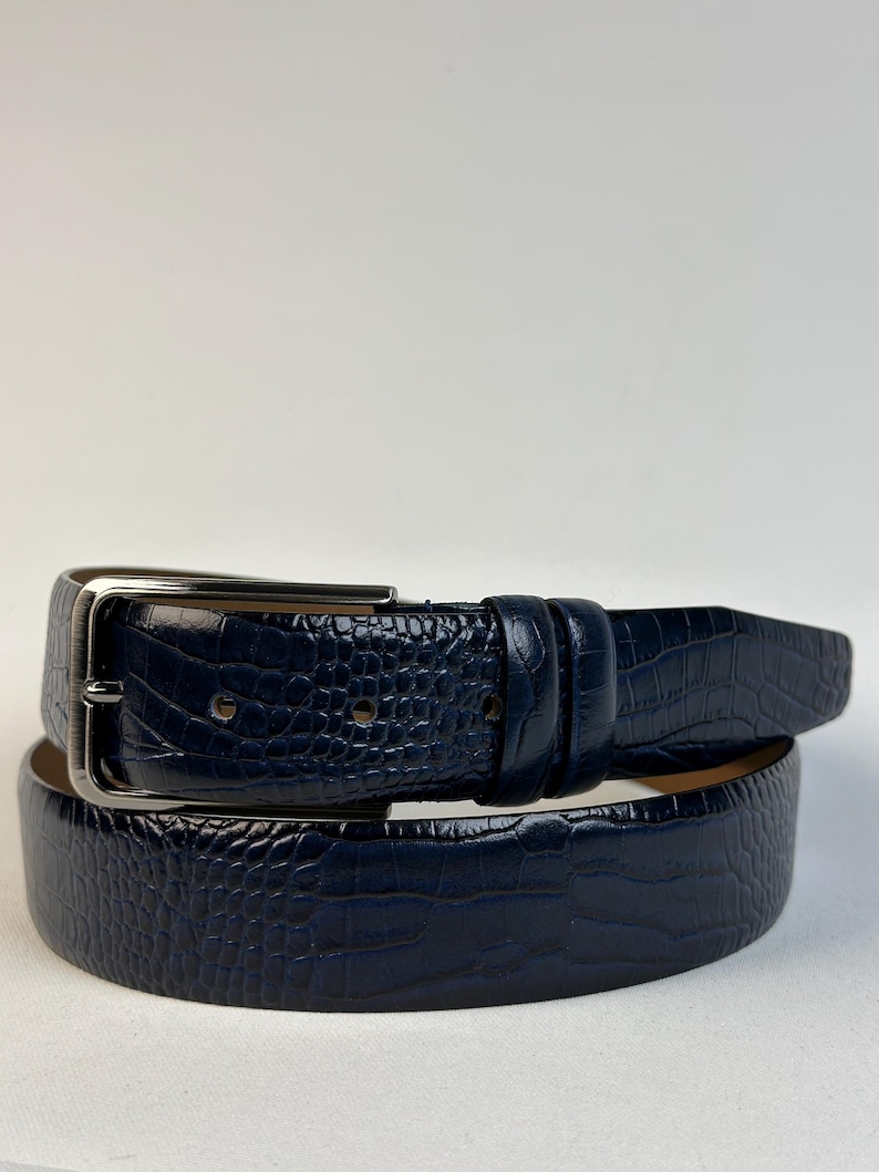 Ceintures en cuir de crocodile haut de gamme. Couleurs rouge, bordeaux, olive, bleu, marron, noir, bleu marine, vert et beige. Cadeaux uniques pour elle. Navy