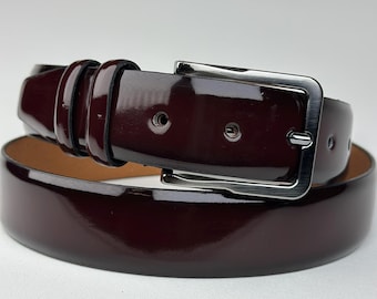 Ceinture en cuir brillant faite main : cuir de vachette verni pleine fleur, boucle en acier inoxydable. Cadeaux de la Saint-Valentin.