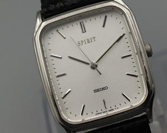SEIKO SPIRIT 7N01-5210 メンズクォーツ Vintage Seiko Spirit 7N01 5210 White Dial Men Quartz Watch
