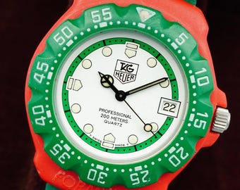 Neuwertige Vintage-Herrenuhr von TAG Heuer aus den 1990er Jahren: Formula 1 384.513/1, Quarz, weiß, 35 mm.