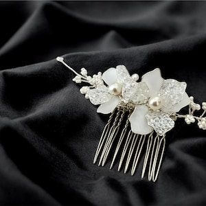 Bridal Hair Comb: Crystal Flower & Pearl Wedding Hairpiece