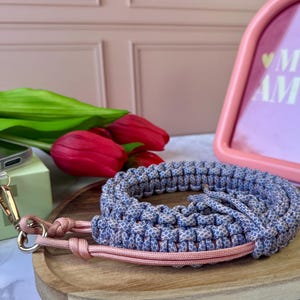 Lavendel & Perzik Telefoonbandje – “Art Deco” – Handgemaakt Paracord Koord – Chique Smartphone Accessoire