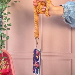 Boho oranje telefoonbandje – De zonnige twist voor je look
