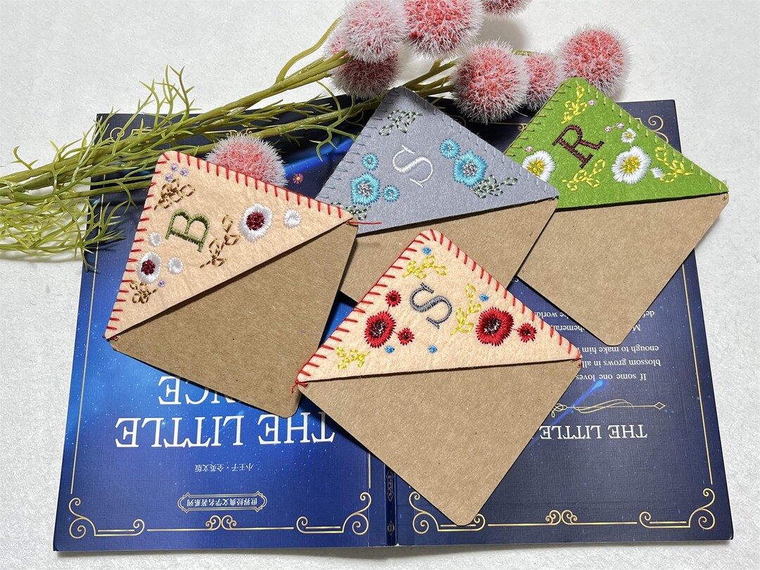 Personalized Hand Embroidered Felt Backing Corner Bookmark, 26 Letters ...