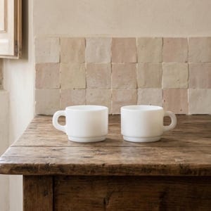 Vintage Arcopal Espressotassen-Set, weißes Opalglas, französische Bistro-Kaffeetassen, Set mit 2, 4, 6 und 8 Tassen | Vintage Bistro-Kaffeetassen