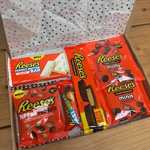 Caja de dulces personalizada con carta de Reese's. ¡Personalízala! Una selección de chocolates Reese's. Ideal para cumpleaños, Día de la Madre, Día del Padre y como regalo.