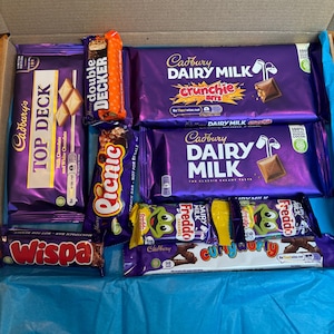 Cadbury's Chocolate letter Box Personalizuj mnie! Wybór czekoladek Cadbury. Idealne na urodziny, Wielkanoc, Dzień Matki, Dzień Ojca, prezent