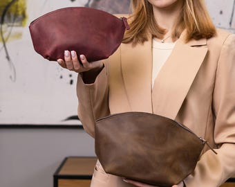 ハンドメイドレザーメイクアップポーチ、名前入りメイクアップポーチ、モノグラムコスメティックバッグ、レザーコスメティックバッグレディース、パーソナライズコスメティックポーチ