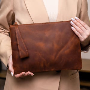 Bolsa de cuero con cremallera para mujer, Bolsa de cuero personalizada, Bolsa de cuero grande con cremallera, Bolsa de viaje de cuero con monograma, Bolsa con muñequera