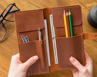 Engraved leather pen case, Leather pencil holder, Personalized pen case, Custom pencil pouch, Small artist case, Handmade pen case