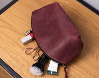 Leather makeup bag monogram, Leather cosmetic pouch, Personalized makeup pouch, Makeup bag with zipper, Handmade leather cosmetic bag