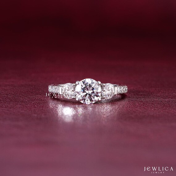 3石ダイヤモンドリング ゴールド モアサナイト モアッサナイト 11号