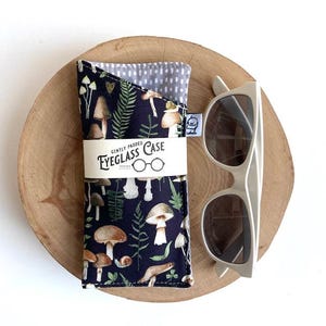 Cottage mushroom print padded eye glass case, fabric soft sunglasses pouch, Eye Glass Case, eyeglass sleeve, reading glasses case