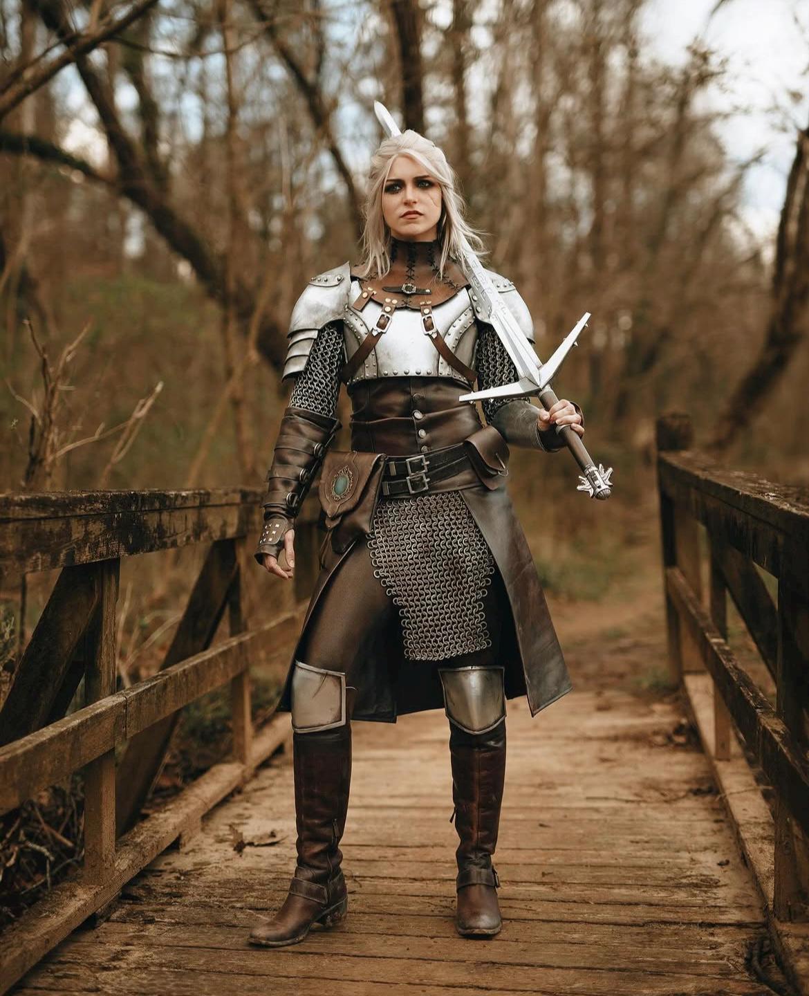 Medieval Fantasy Female Knight Armor Set – LARP & Cosplay Metal Armor with Chainmail – Warrior Costume Roleplay
