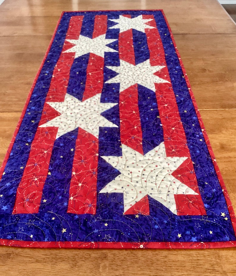 Red, White and Blue Patriotic Table Topper - Etsy
