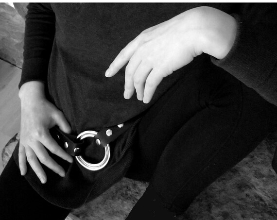Women's Art Deco Fashion Circle Belt, Dress Belt, Simple Black Leather Belt, Adjustable Snap Belt, 1-1/2" Wide, Loose fit belt & buckle