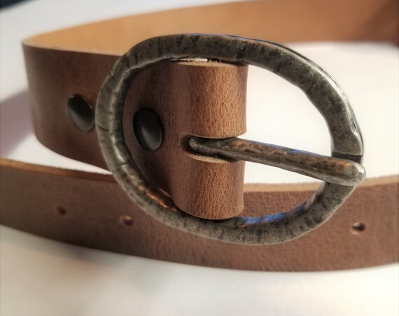 Oval Hammered Buckle with Leather Snap Belt ~ Choose from Five Leather Belt Colours ~ 1-1/2" Belt for Jeans ~ Custom Cut Belt- Nickel Free