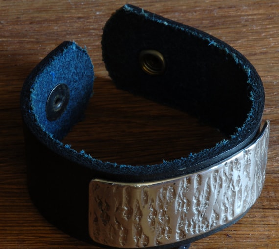 Navy Blue Wrist Cuff Bracelet Silver Chiselled Hand Forged Stainless Steel Navy Canadian Hand Dyed Leather Handcrafted Size 7.5" w/ Snaps