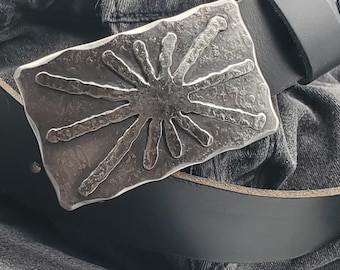 Fibbia in argento forgiata a mano per jeans, firmata dall'artista Robert Aucoin.