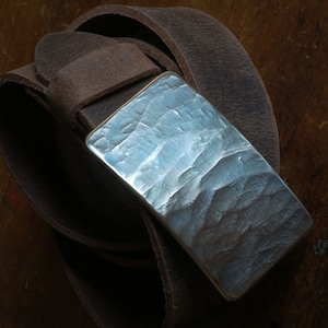 Handgesmeed houtnerf riemgesp, roestvrij staal met 1,5" leren riem en cadeauzakje