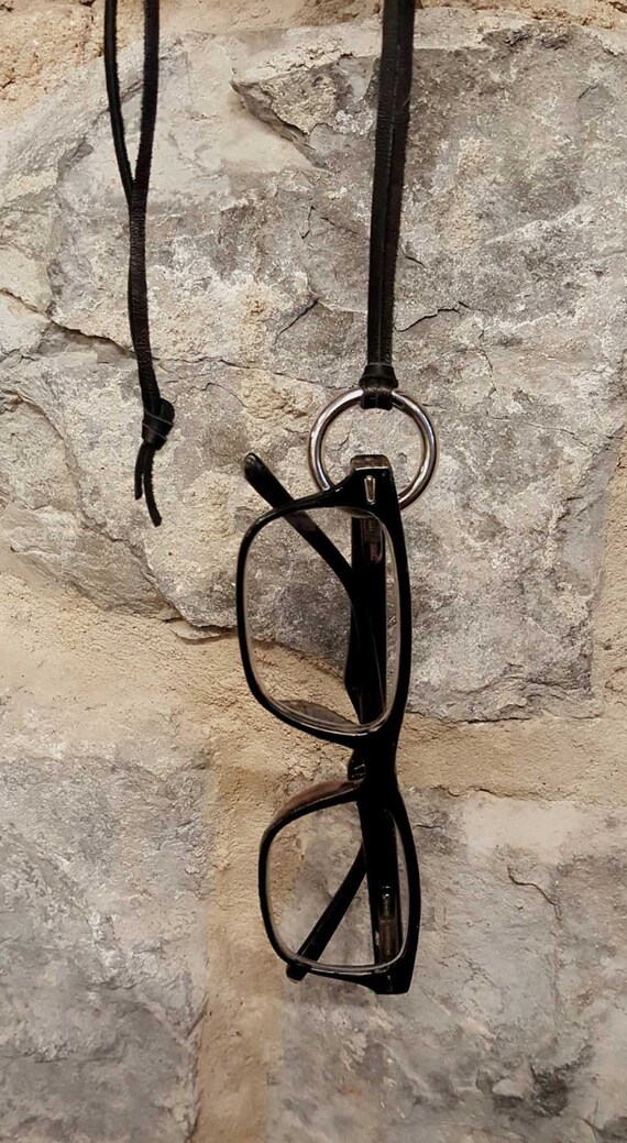 Round Silver Pendant Necklace with Natural Leather Boho Necklace Statement Jewelry Round Eye Glass Holder with Leather Strap Gifts for Women