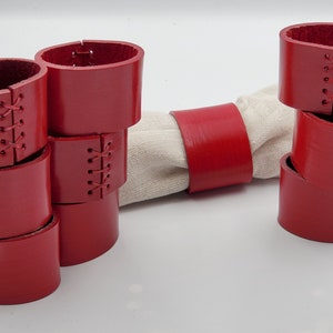 Rote Leder Serviettenringe Canada Day Accessoires Essen im Freien Handgemachte Housewarming oder Hostessengeschenk Geschenkidee des neuen Hausbesitzers