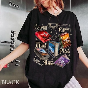Pila de libros de la serie Ciudad del Viento PNG, camiseta de la serie Ciudad del Viento, camiseta de la Ciudad del Viento, horizonte de la ciudad PNG, amuleto de marcapáginas