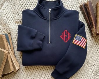 Gepersonaliseerde geborduurde J.E.E.-trui met kwartrits, trui met aangepast logo op borst en mouw met Amerikaanse vlag, cadeau veteraan, patriottisch T-shirt