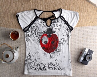 ICE B Iceberg Vintage Top Deadstock Y2K Rhinestone Ladybug Graffiti Print Cut Out Back McBling 2000s T-Shirt Viscose Size S M