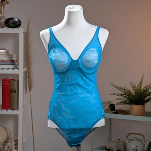 Body de archivo La Perla Monogram Y2K con logo metálico, malla azul cian y plata - Talla vintage 5 (equivalente a una talla M/L moderna) - Obra maestra de diseñador