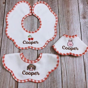 Personalized Baby Bib Set with Embroidered Name & Pet Icon – Custom Bibs Gift for Newborn, Baby Shower, Cute Feeding Accessory