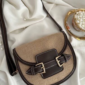 Chic Beige Jute Crossbody Bag with Brown Leather Details | Vintage Style Shoulder Bag