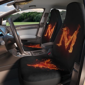 Capas para assento de carro com design da letra M em forma de fogo, conjunto de 2, acessórios para interior de carro e caminhão, presente para ele/ela