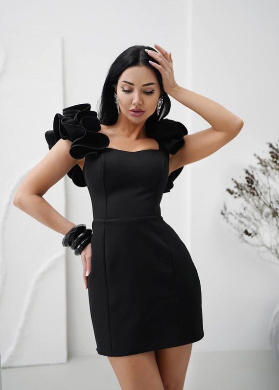 black v neck midi dress V-Neck neckline and long sleeves Silhouette_Drop Waist Tiger Mist Corelle slinky Set Option:Dress & 1 Clip
