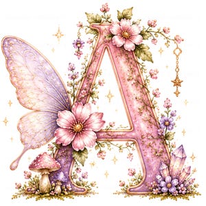 Peut inclure: Une lettre A décorative en dégradé rose et violet, ornée d'une grande aile de papillon, de fleurs roses, de vignes vertes, de deux champignons et d'un groupe de cristaux. Le design présente des étoiles dorées et une breloque étoile suspendue.