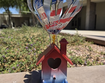 Casa para pájaros con forma de globo aerostático
