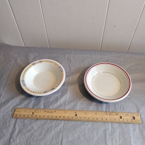2 Vintage Restaurant Ware Schalen 4,75 &quot;Vintage Shenango & Sterling Schalen, Look and Lies Beschreibung