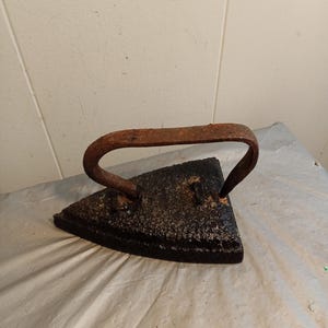 Antique Sad Iron, Read Description