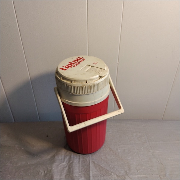 Vintage Lipton Ice Tea Igloo Thermos 1/2 gallon