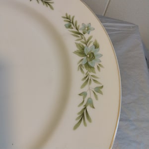 7 Vintage Creative Manor Blue Floral Dinner Plates, Garlands of Glory Dinner Plates