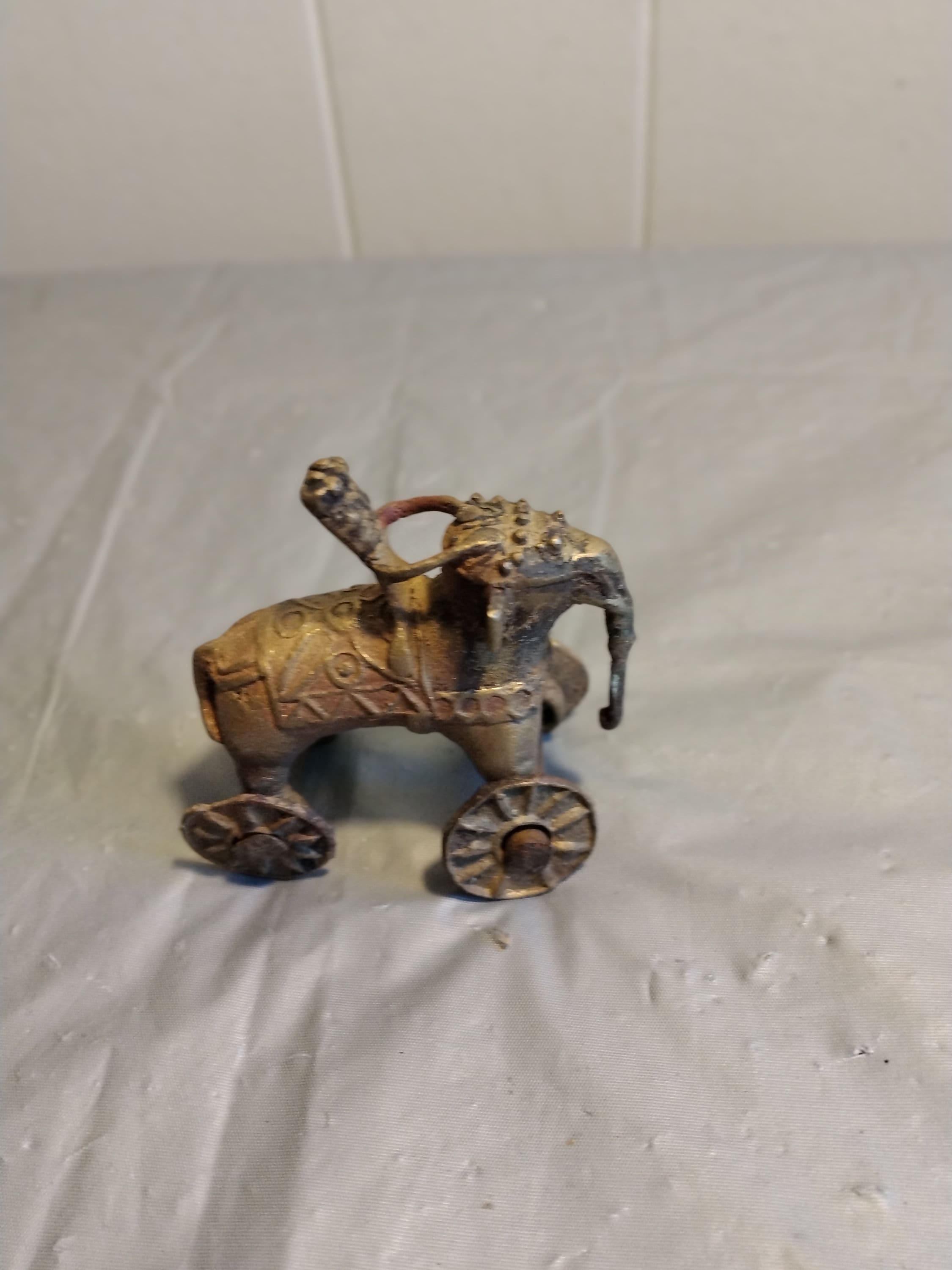 ヴィンテージ真鍮寺院玩具、象に乗るチベットの真鍮像 - Etsy 日本