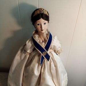 19&quot; Porcelain 1983 Franklin Heirloom Dolls, Queen Victoria Regina Doll, Read Description