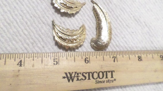 3 Vintage Leaf Feather Pins, Leaf Brooch, Feather… - image 3