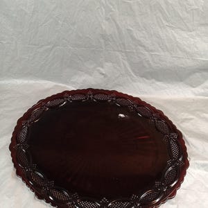 Piatto da portata Cape Cod rosso rubino Avon da 13 1/2"