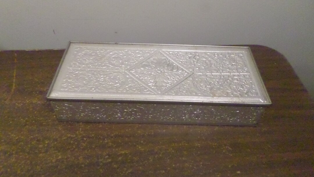 Vintage Guildcraft New York Embossed Tin Hinged Tin Etsy