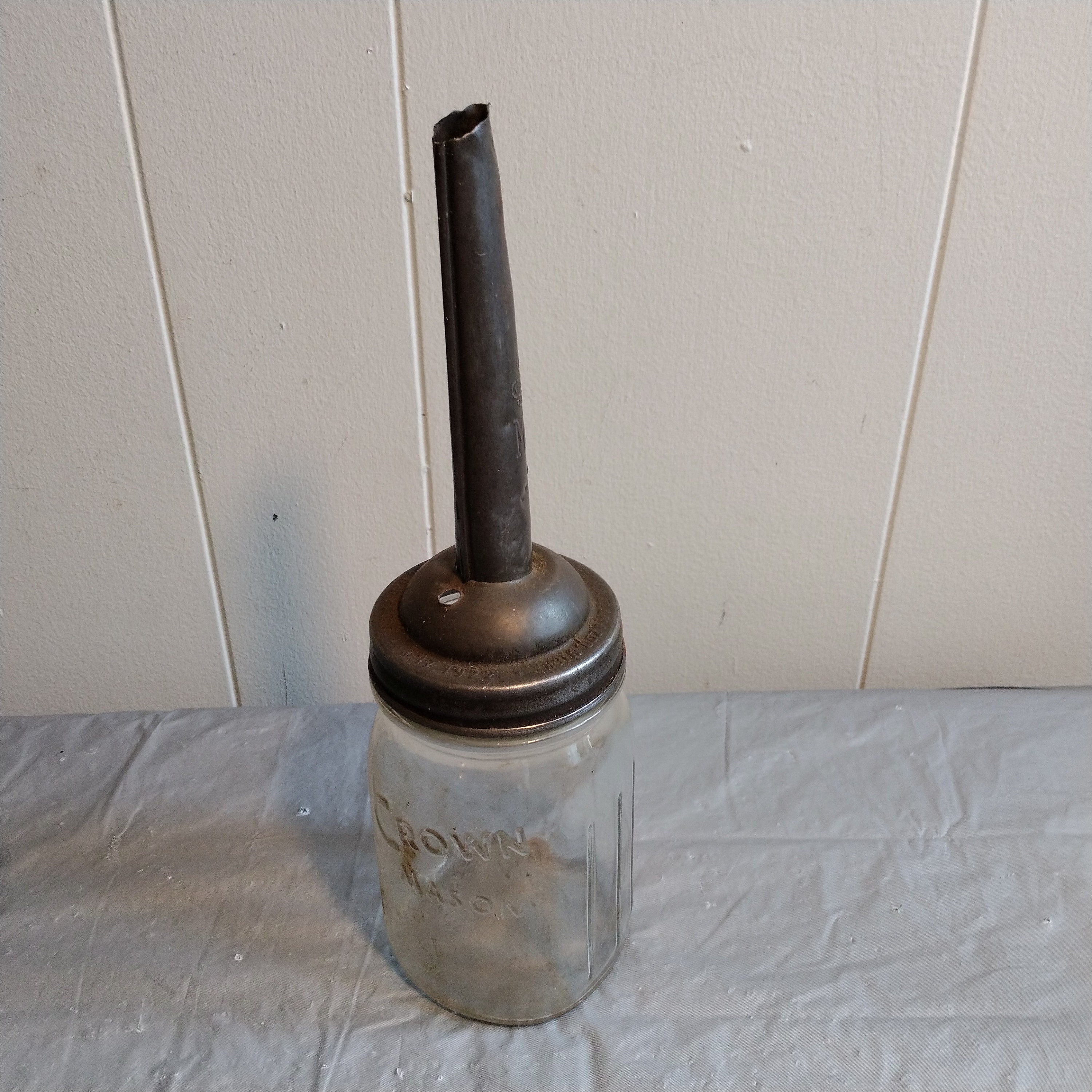 Vintage Crown Mason Oil Jar, Gargoyle Mobile Oil Spout, Look & Read Description