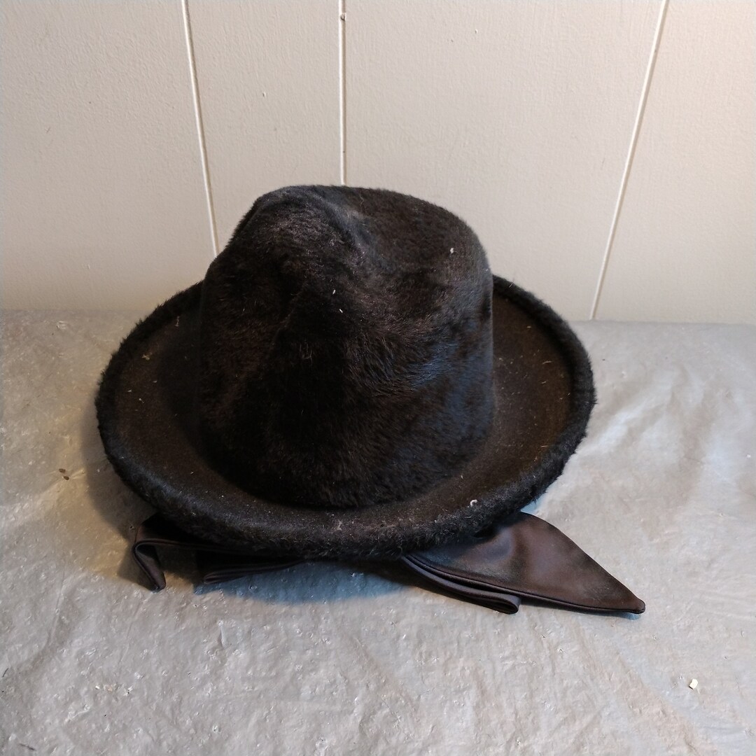 Vintage Black Faux Fur Duchess Women display picture 1