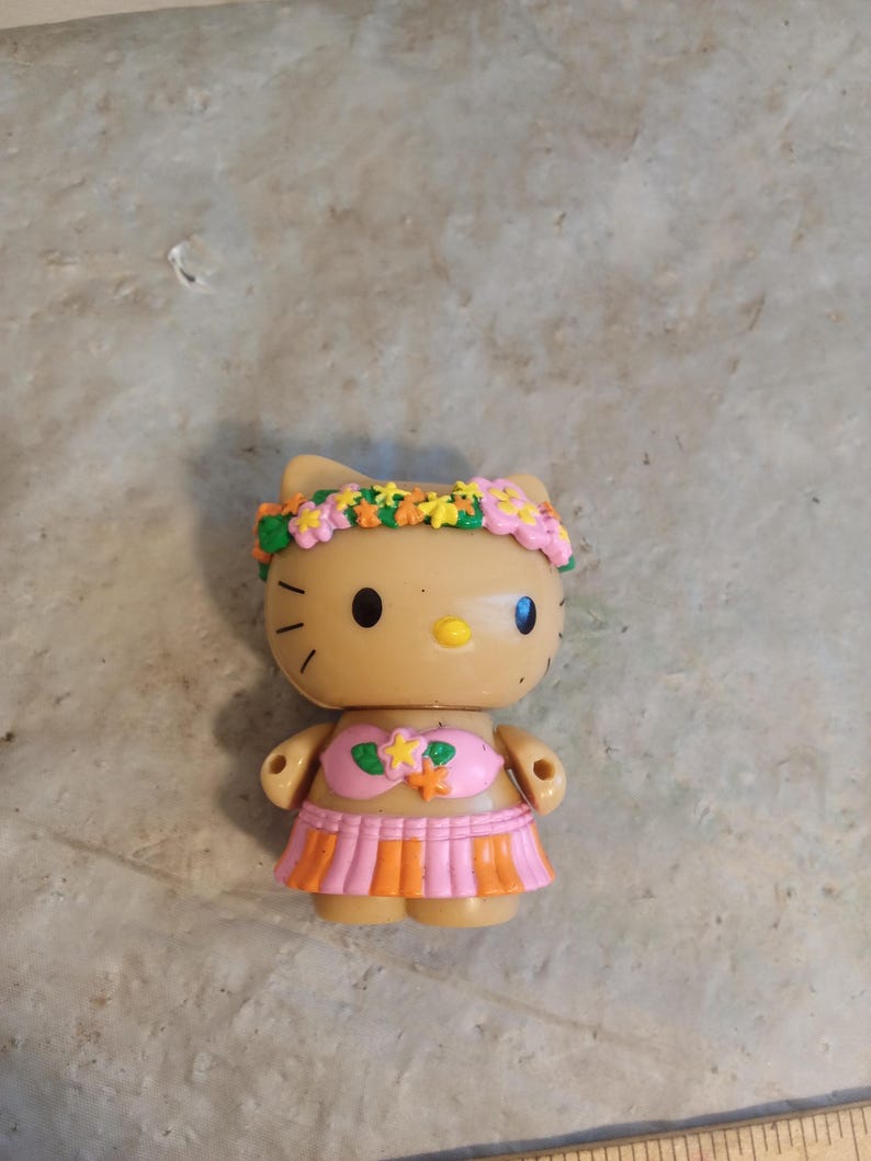 2002 Vintage Bandai Sanrio Hawaiian Hello Kitty plastic figuur, tropische zee afbeelding 1