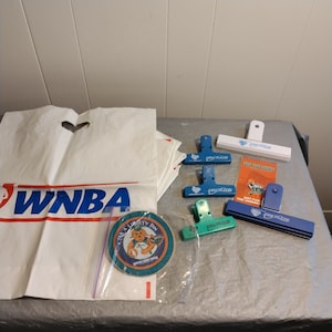 Lot WNBA New York Liberty Basketball Souvenirs